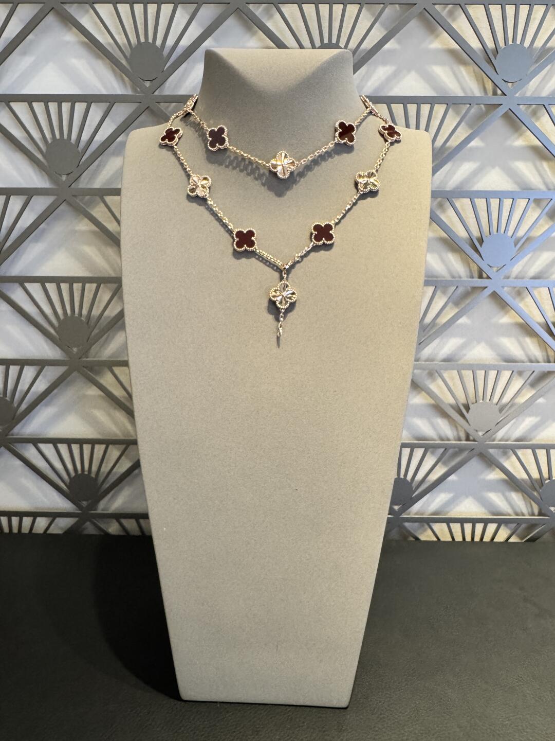 [Kismet Jewels ]CLOVER 20 MOTIFS LASER CARNELIAN NECKLACE