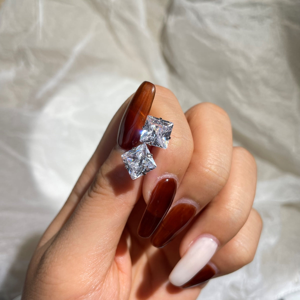 [Kismet Jewels ]Stylish Shiny Square Center Stone Stud Earrings