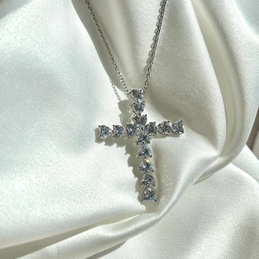 [Kismet Jewels ]Radiant Cross Shape Necklace