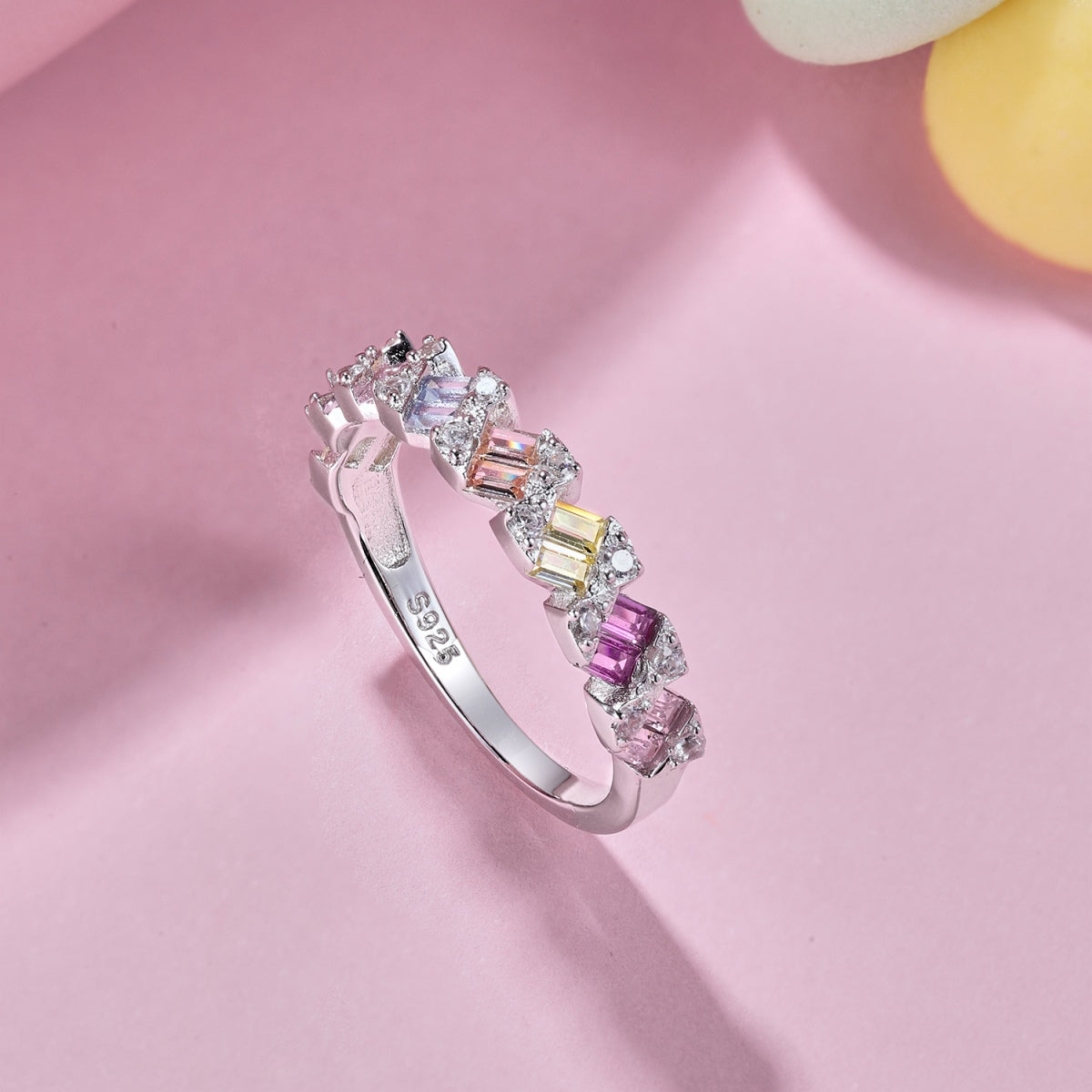 [Kismet Jewels ]Delicate Vibrant Emerald Cut Daily Ring