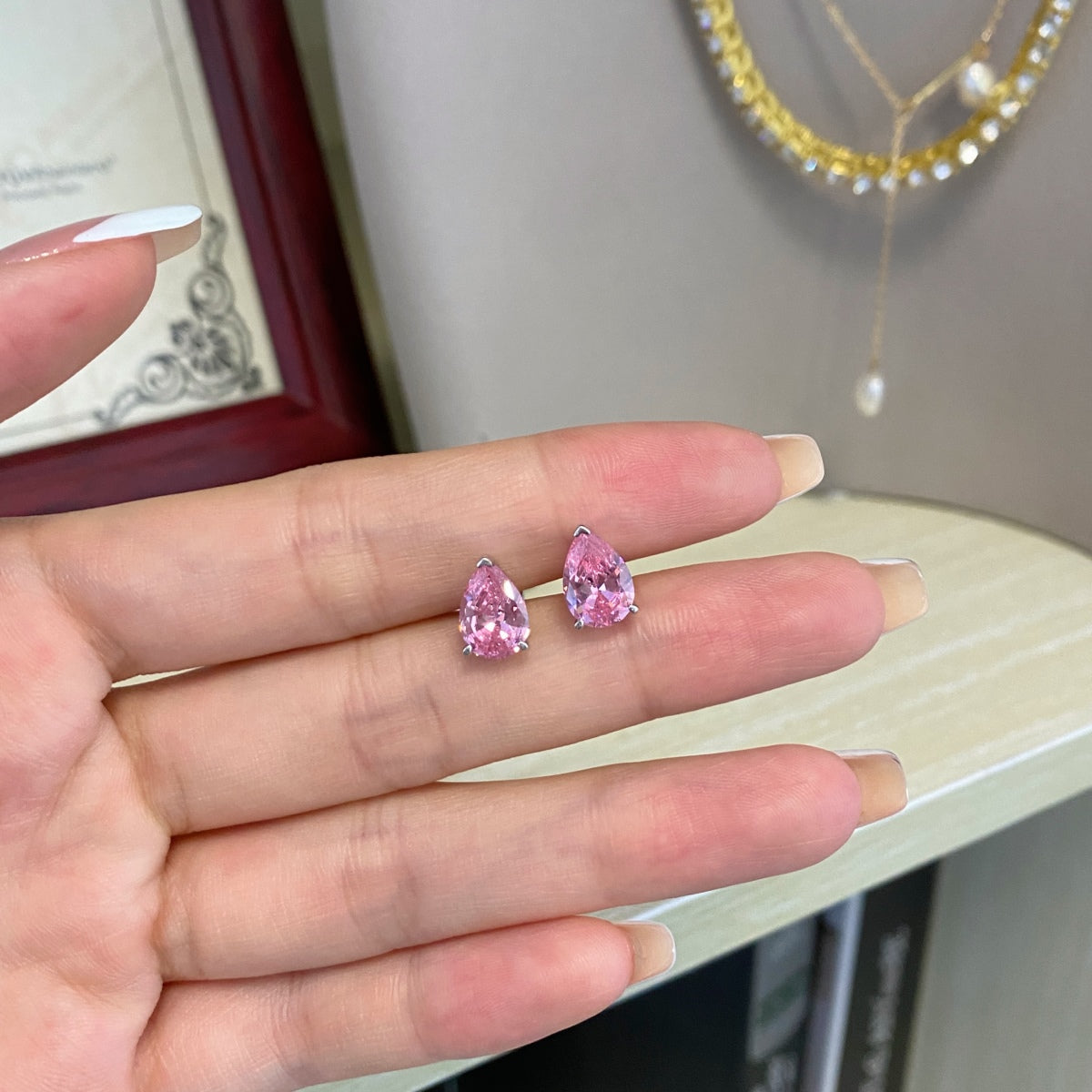 [Kismet Jewels ]Ornate Water Drop Shape Earrings