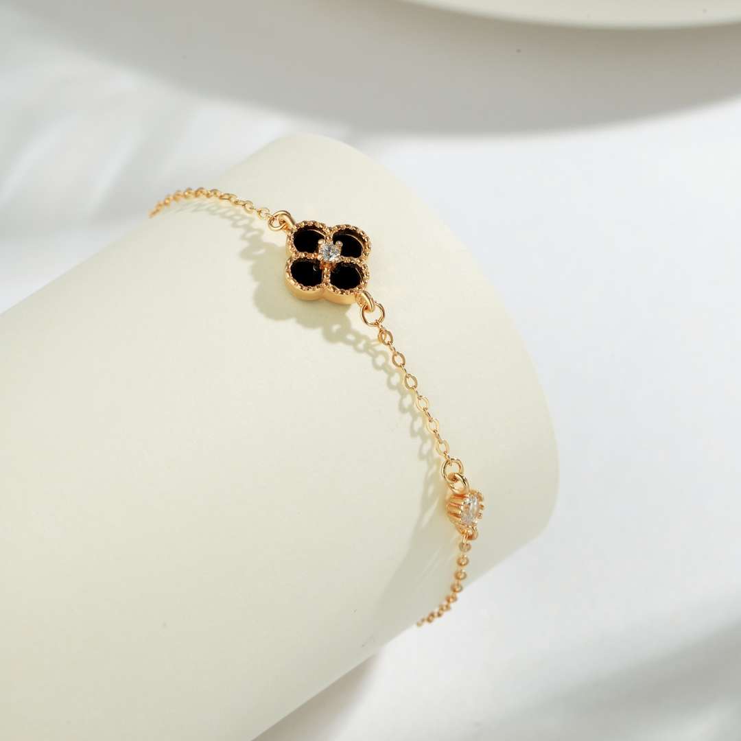 [Kismet Jewels ]Delicate Four Leaf Clover Bracelet