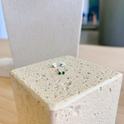 [Kismet Jewels ]Delicate Solitaire Earrings