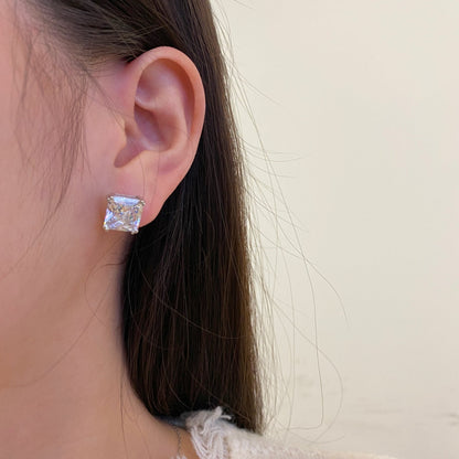 [Kismet Jewels ]Delicate Square Shape Earrings