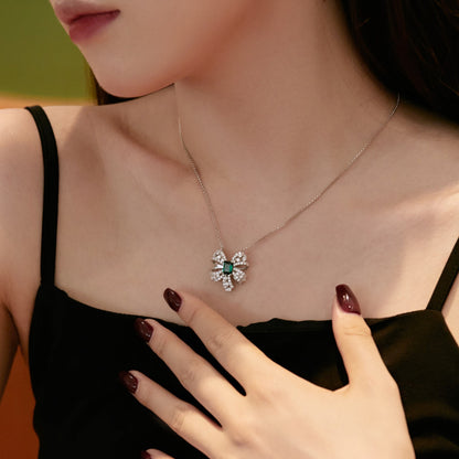 [Kismet Jewels ]Luxurious Flower Shape Emerald Cut Necklace