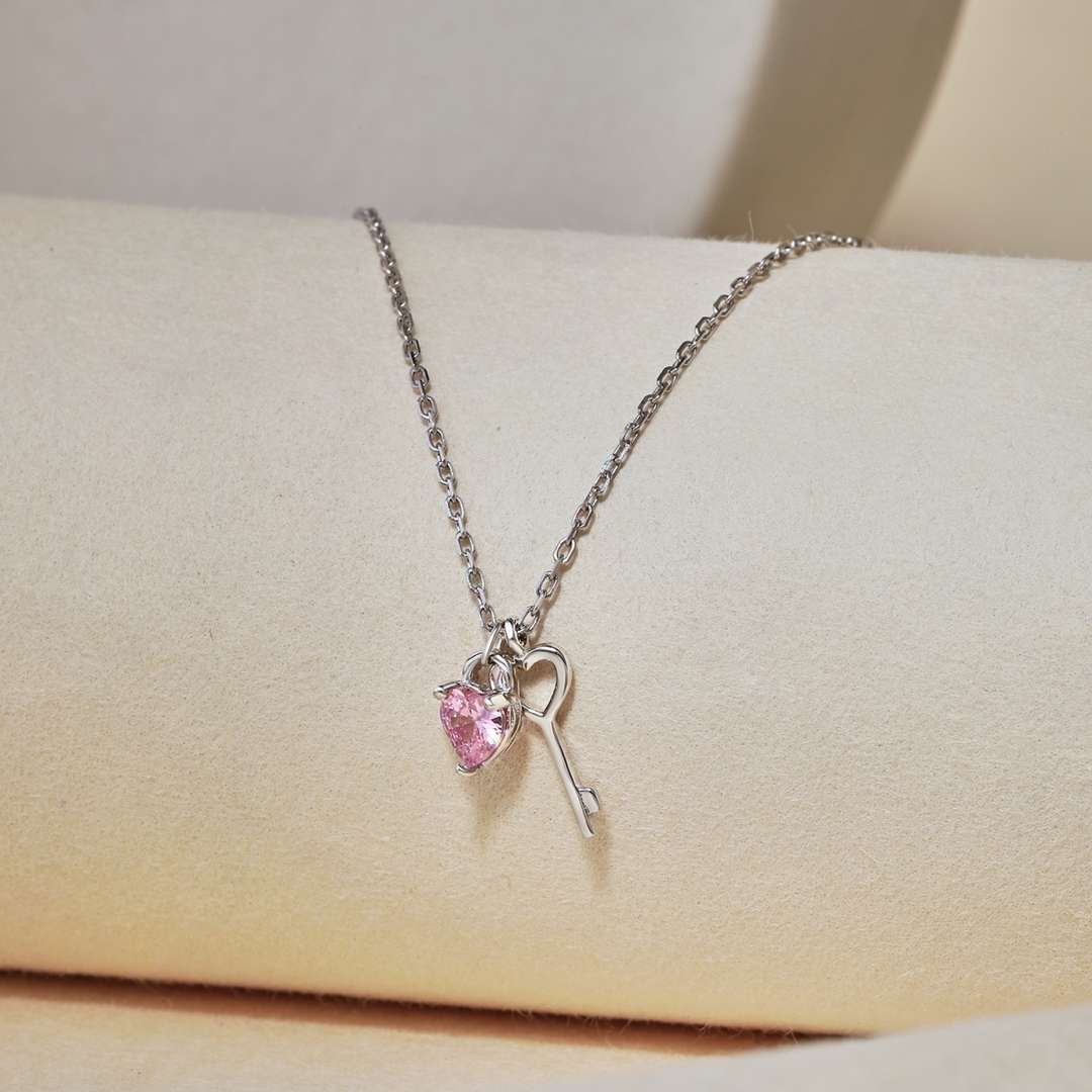 [Kismet Jewels ]Unique Heart Shape Key Pendent Necklace