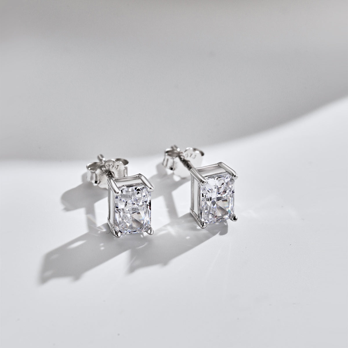 [Kismet Jewels ]Radiant Luxurious Princess Cut Daily Earrings