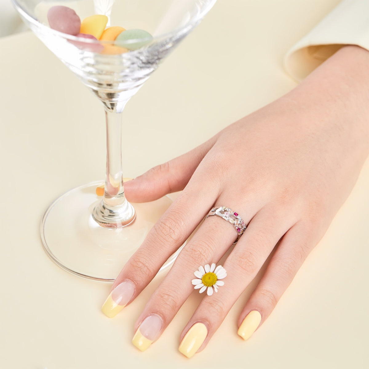 [Kismet Jewels ]Sparkling Vibrant Emerald Cut Daily Ring