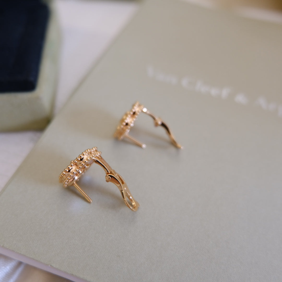 [Kismet Jewels ]LUCKY PINK GOLD WHITE MOP EARRINGS