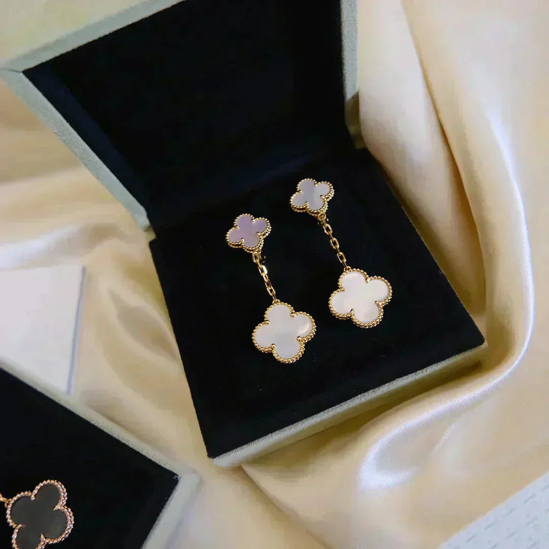 [Kismet Jewels ]CLOVER 2 MOTIF WHITE MOP EARRINGS