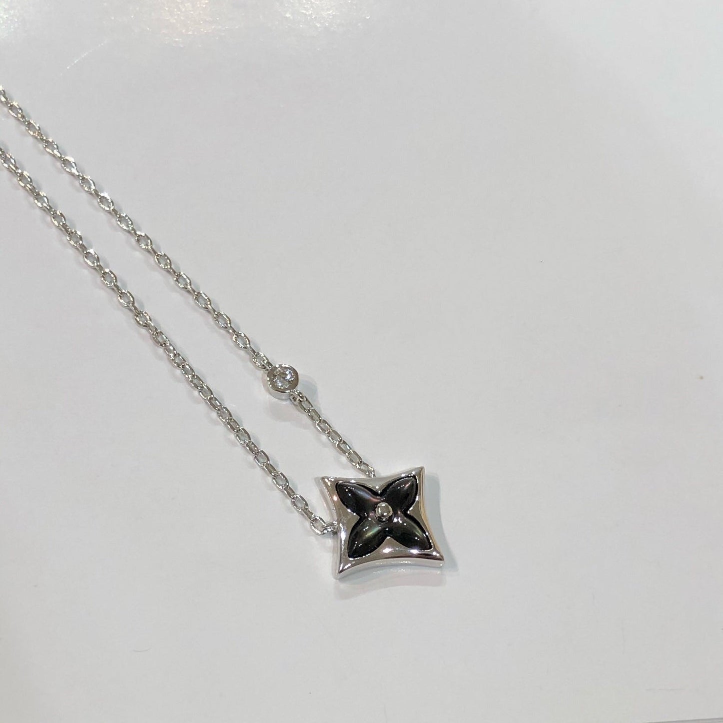 [Kismet Jewels ]STAR BLACK MOP NECKLACE