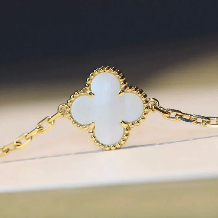 [Kismet Jewels ]CLOVER 20 MOTIFS WHITE MOP NECKLACE