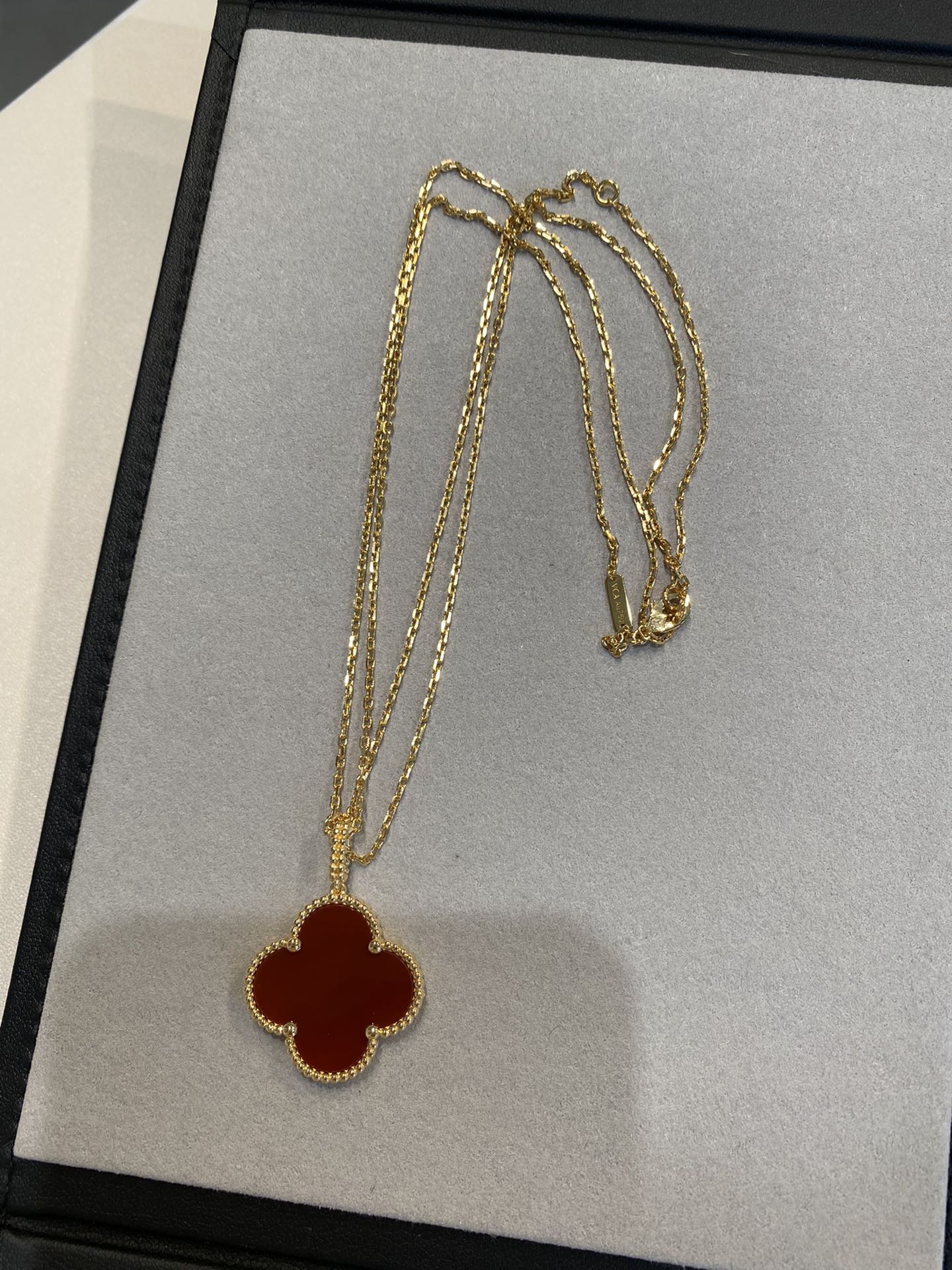 [Kismet Jewels ]CLOVER 25MM NECKLACE GOLD CARNELIAN