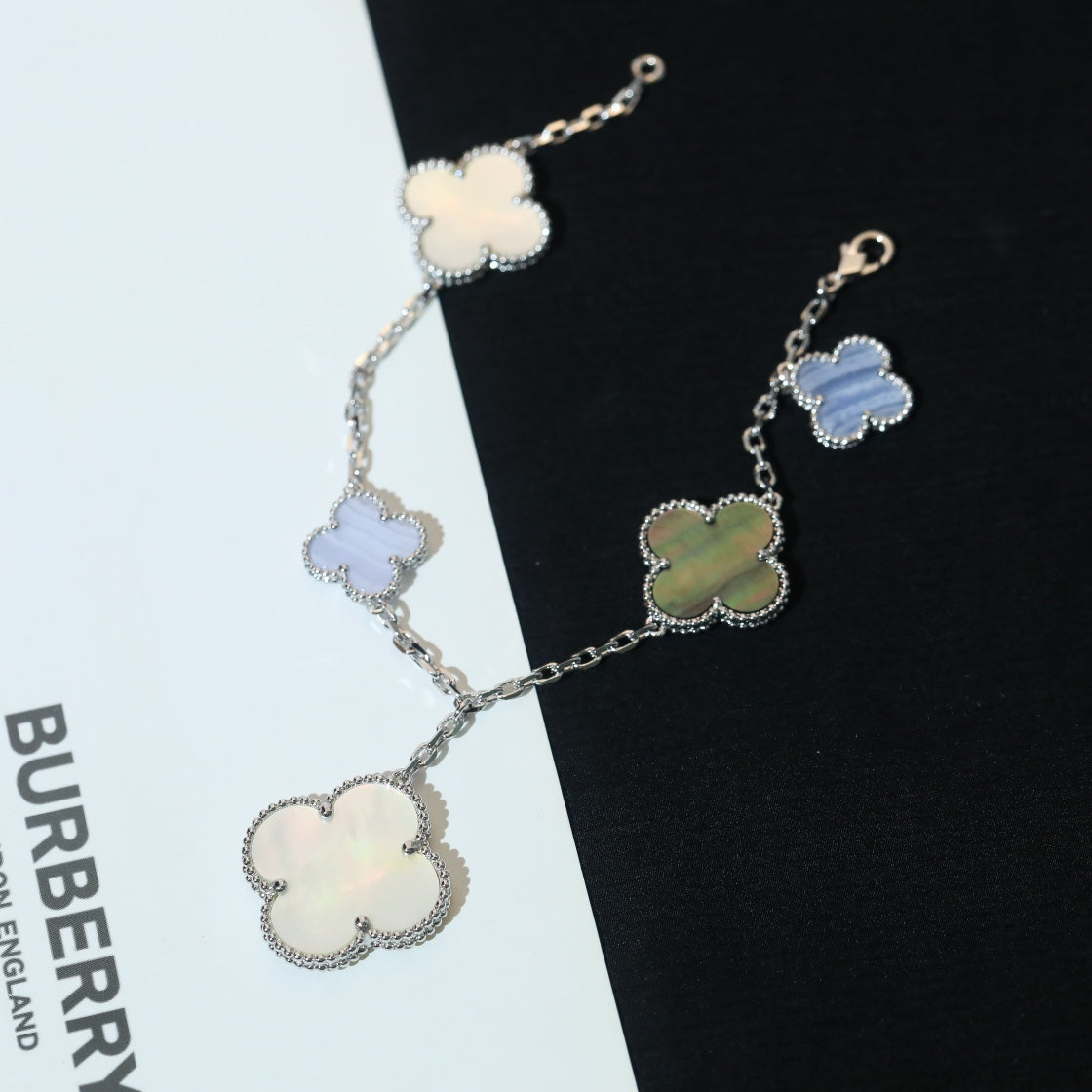 [Kismet Jewels ]CLOVER BRACELET 5 MOTIFS MOP CHALCEDONY SILVER