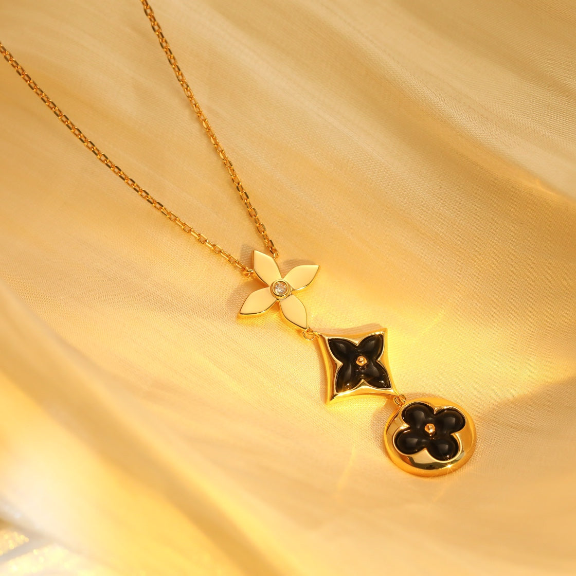 [Kismet Jewels ]STAR AND SUN ONYX PINK GOLD NECKLACE