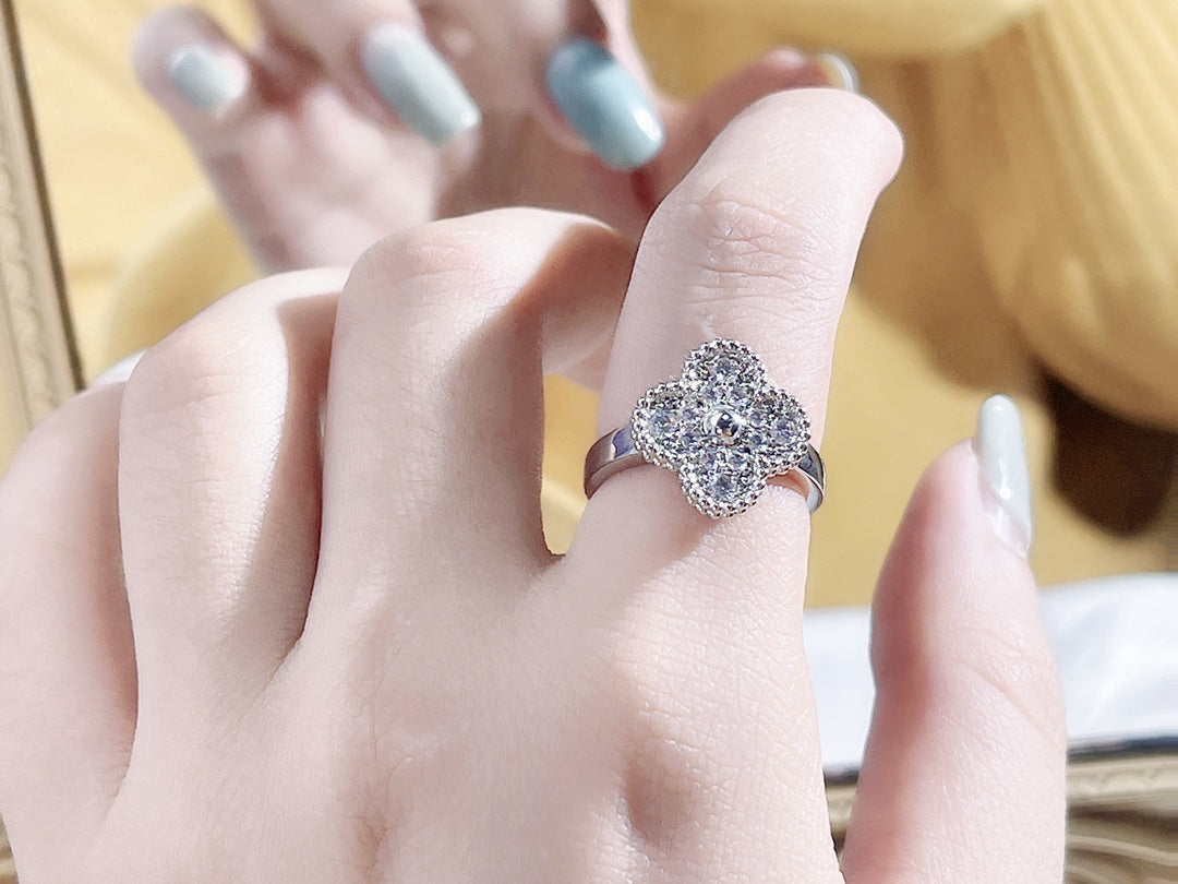[Kismet Jewels ]CLOVER DIAMOND RING