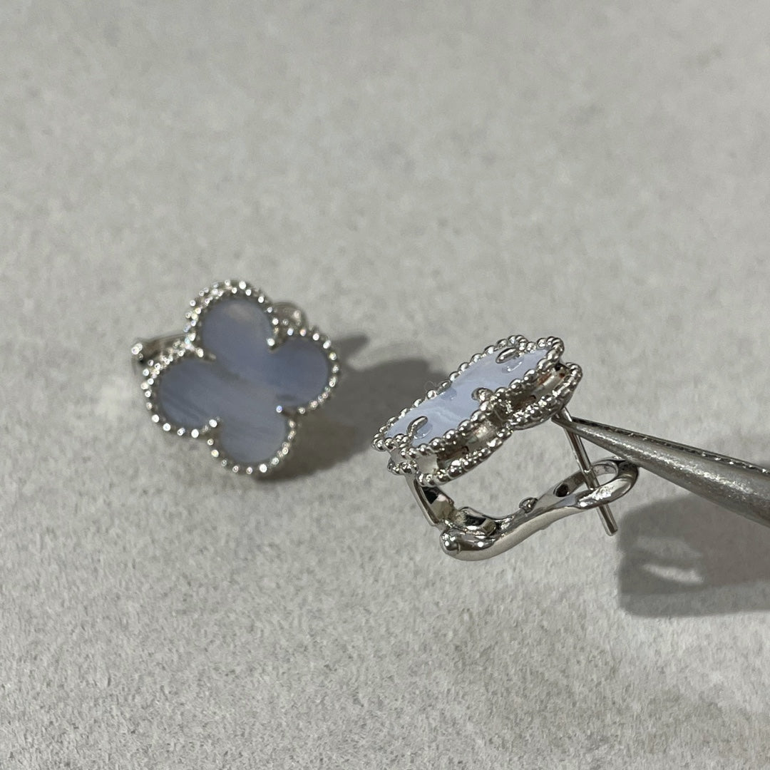 [Kismet Jewels ]CLOVER CHALCEDONY SILVER STUD EARRINGS
