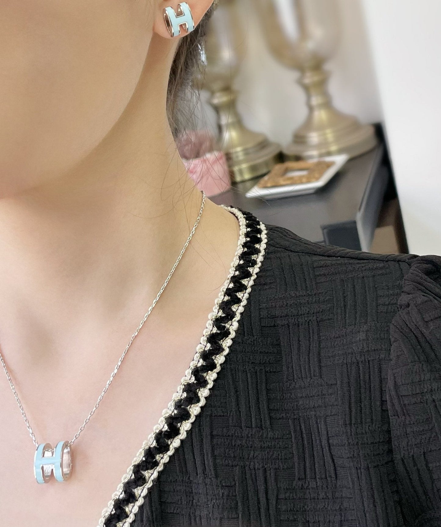 [Kismet Jewels ]POP H SKY BLUE STUD EARRINGS