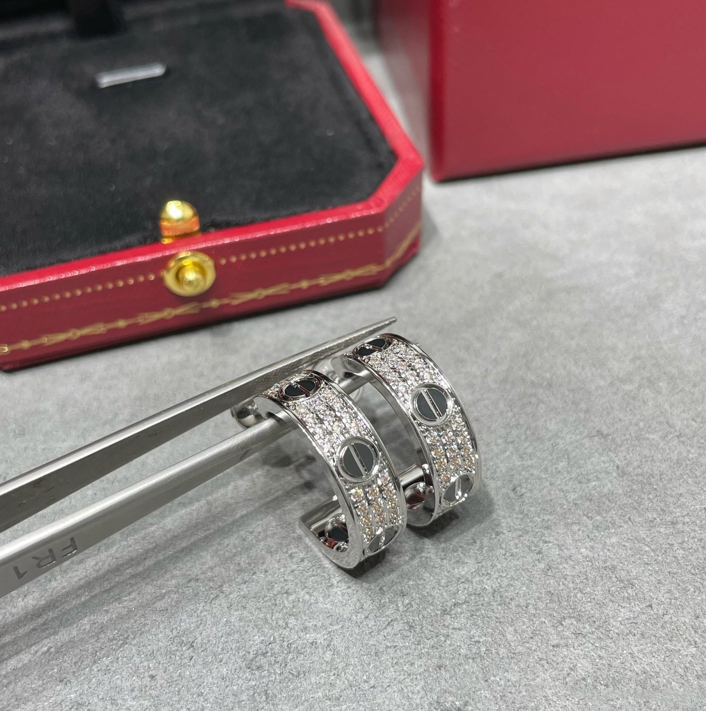 [Kismet Jewels ]LOVE CERAMIC DIAMOND PAVED SILVER EARRINGS