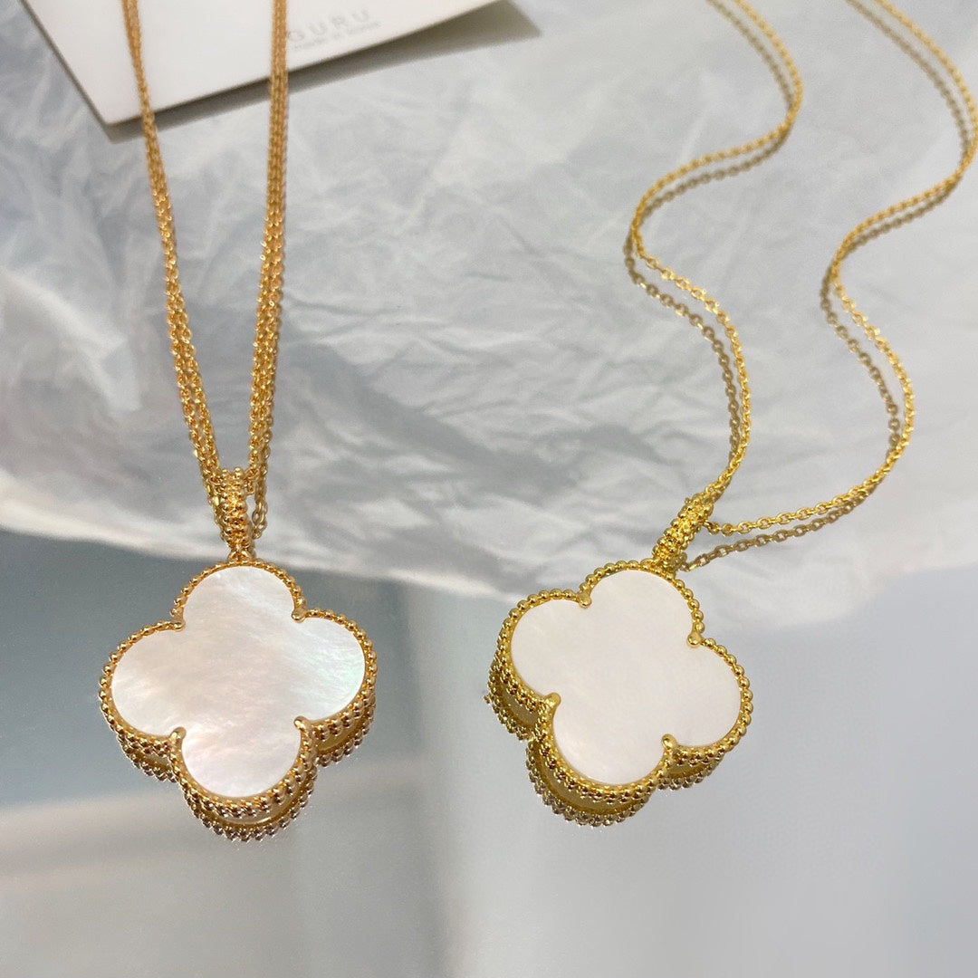 [Kismet Jewels ]CLOVER 25MM MOP LARGE PENDANT NECKLACE