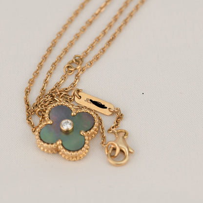 [Kismet Jewels ]CLOVER 15MM DIAMOND AND MOTHER-OF-GREY NECKLACE