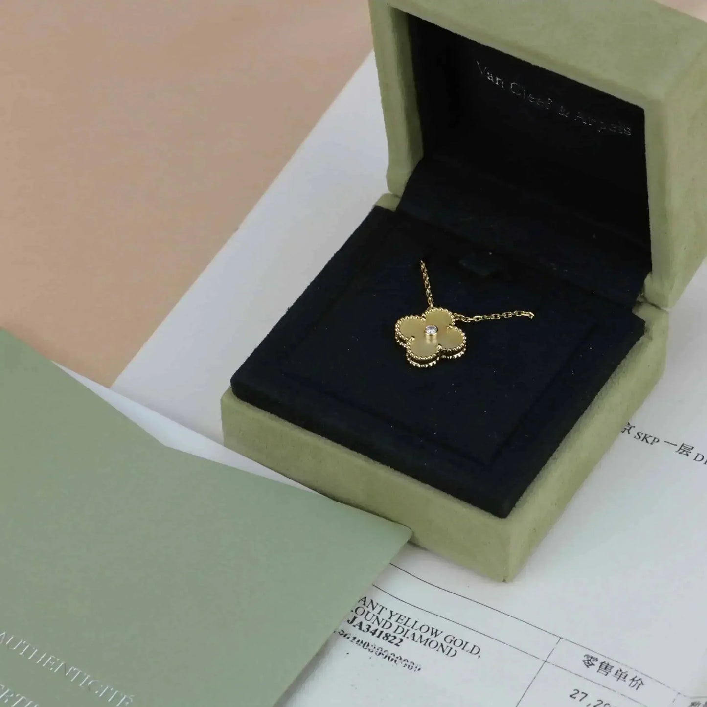 [Kismet Jewels ]CLOVER 15MM DIAMOND GOLD MOTHER OF PEARL NECKLACE