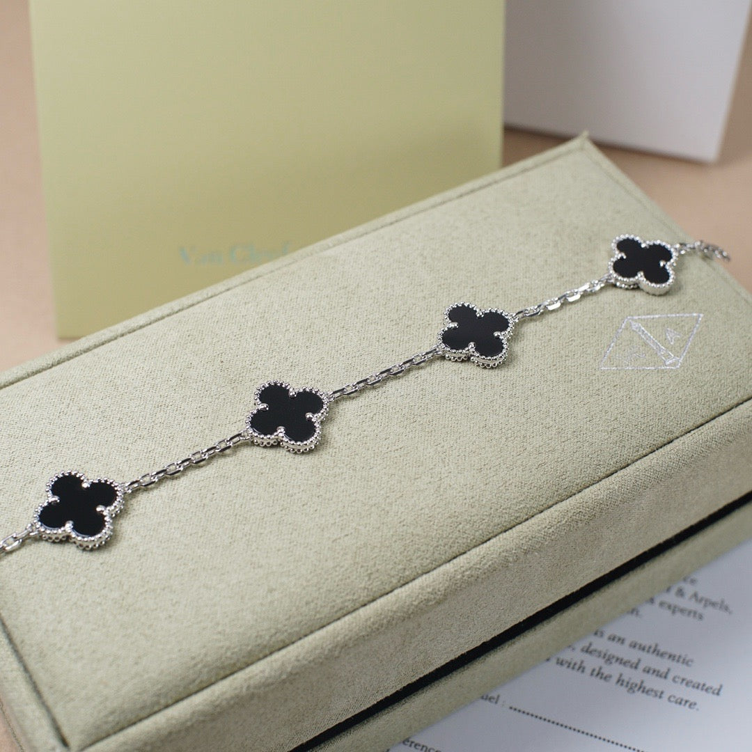[Kismet Jewels ]CLOVER 5 MOTIF ONYXS  BRACELET SILVER
