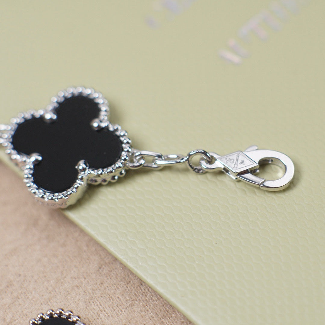 [Kismet Jewels ]CLOVER 5 MOTIF ONYXS  BRACELET SILVER