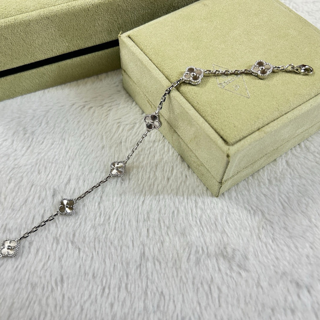 [Kismet Jewels ]CLOVER 6 MOTIF DIAMOND BRACELET