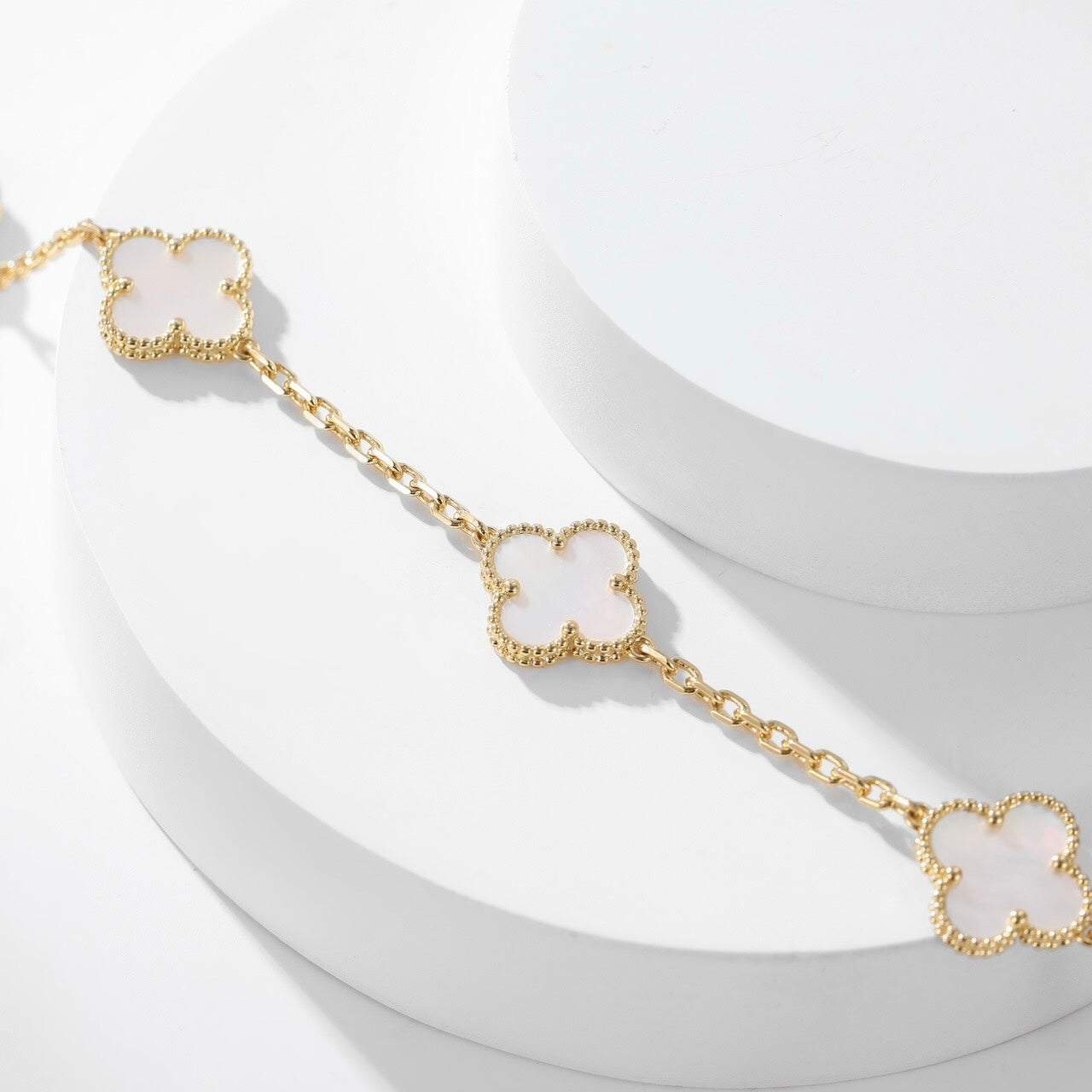 [Kismet Jewels ]CLOVER 10 MOTIFS WHITE MOTHER OF PEARL NECKLACE