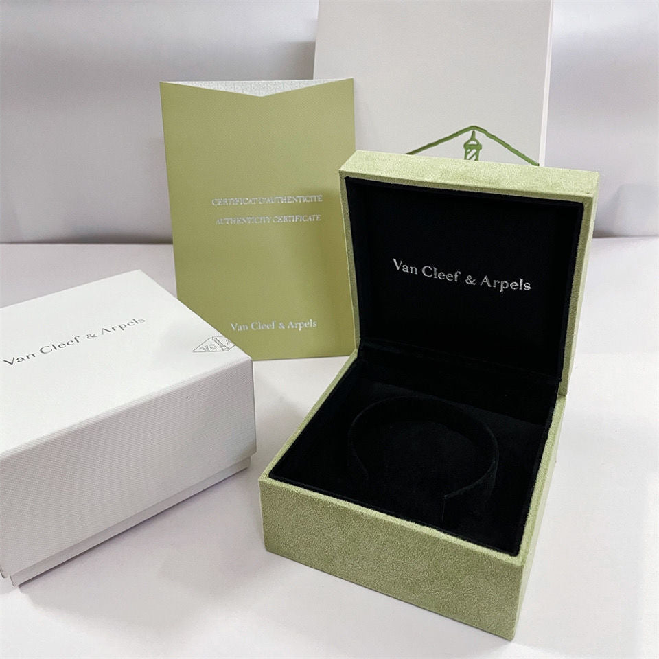 [Kismet Jewels ]VA CLOVER BRACELET NECKLACE RING BOX GIFT BAG