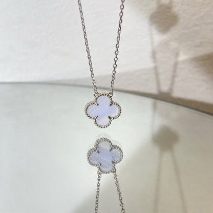 [Kismet Jewels ]CLOVER 15MM BLUE CHALCEDONY NECKLACE SILVER