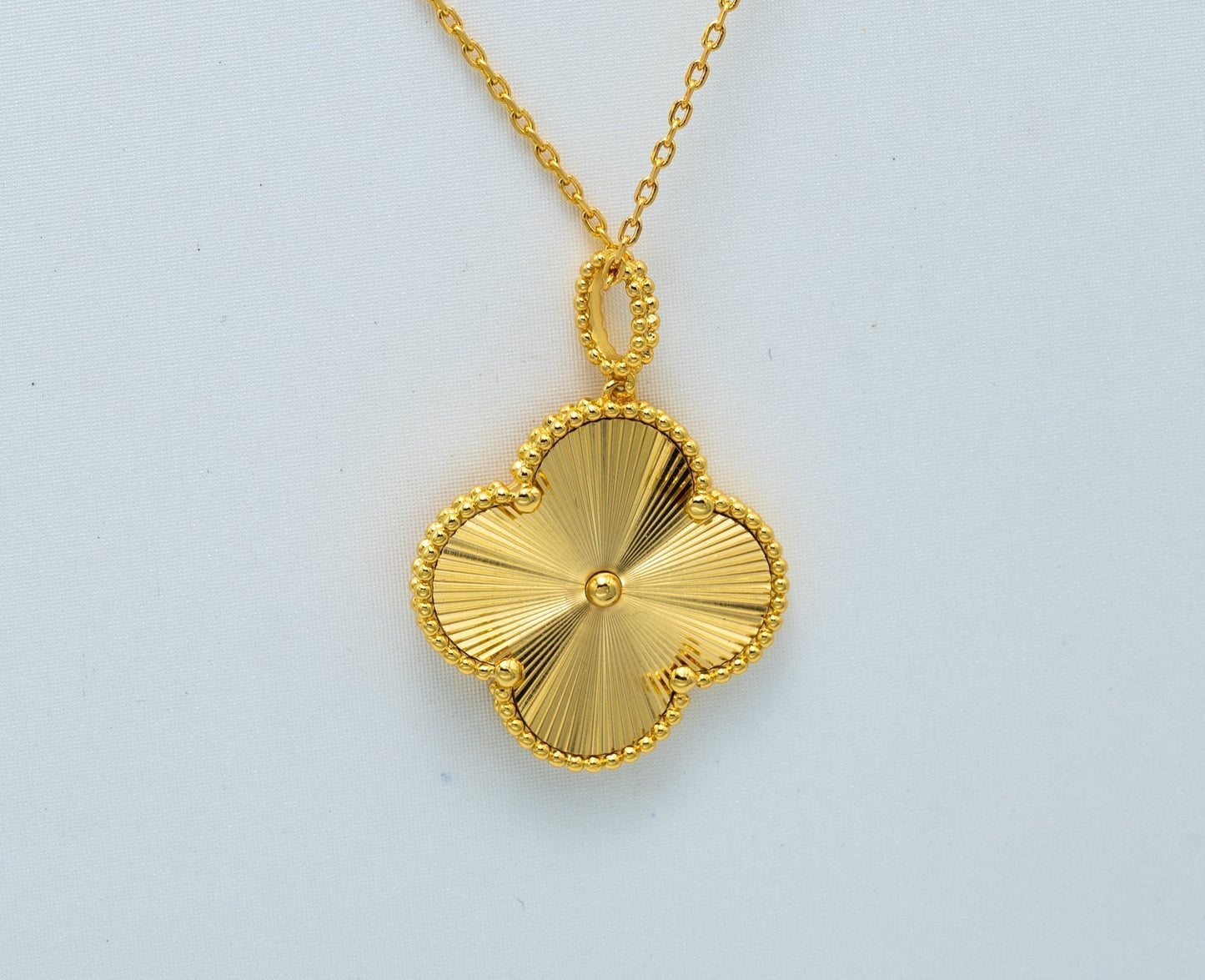[Kismet Jewels ]CLOVER 25MM PEDANT NECKLACE GOLD