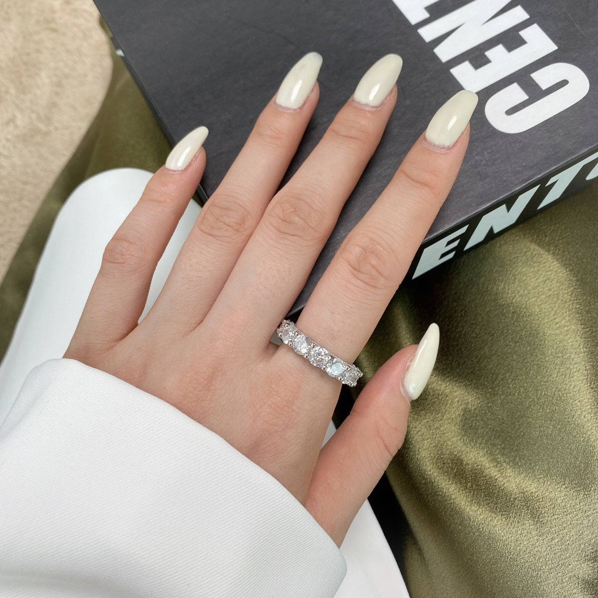 [Kismet Jewels ]Gorgeous Round Cut Tennis Ring