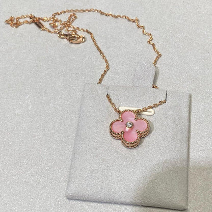 [Kismet Jewels ]CLOVER 15MM DIAMOND PINK MOP NECKLACE