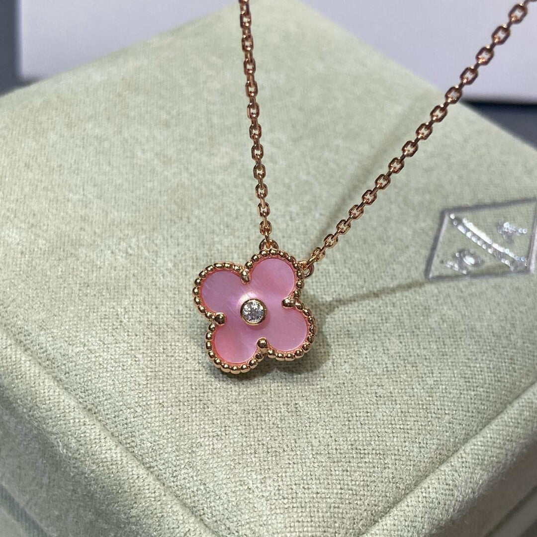 [Kismet Jewels ]CLOVER 15MM DIAMOND PINK MOP NECKLACE