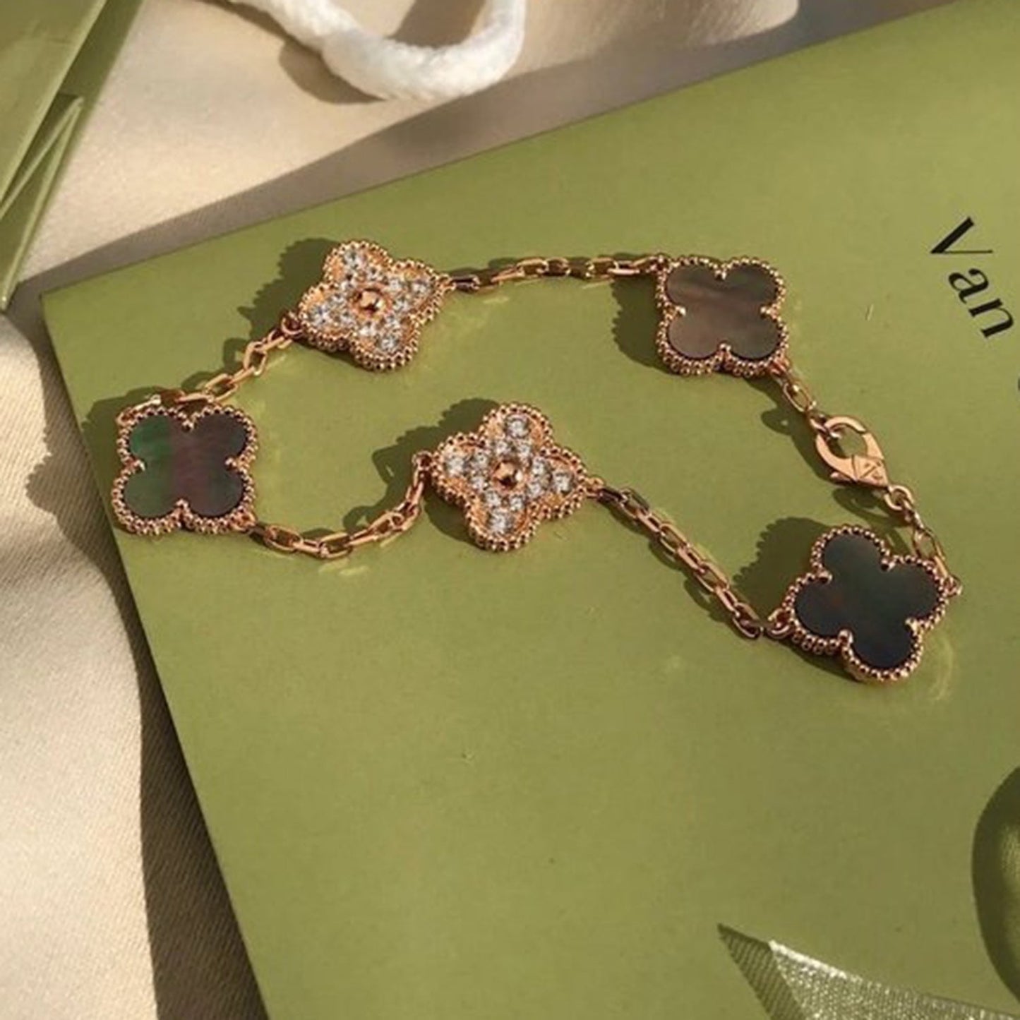 [Kismet Jewels ]CLOVER 5 MOTIF GRAY MOP DIAMOND BRACELET