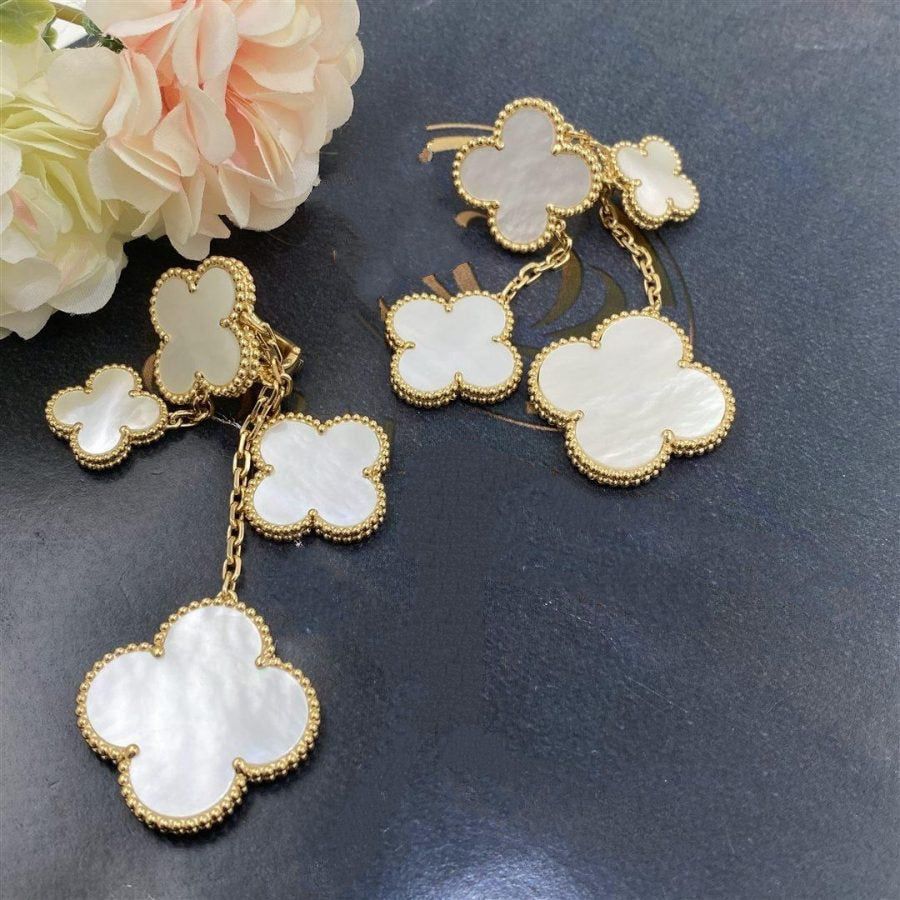 [Kismet Jewels ]CLOVER EARRINGS WHITE MOP 4 MOTIFS GOLD