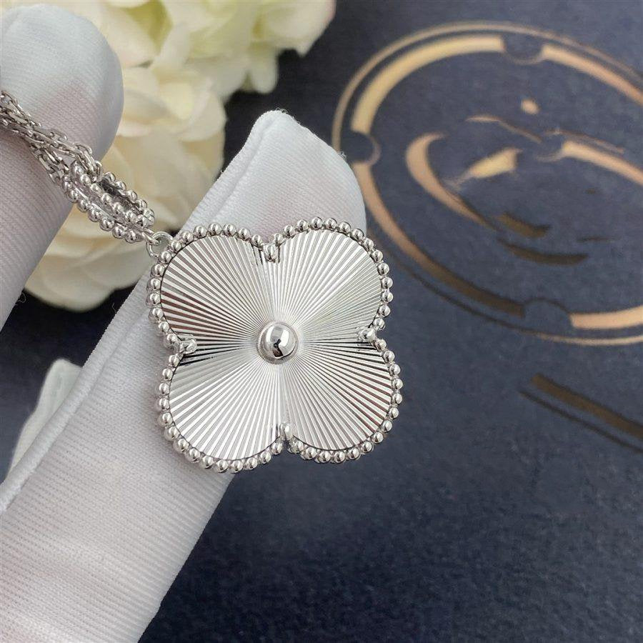 [Kismet Jewels ]CLOVER 25MM SILVER BIG CLOVER NECKLACE