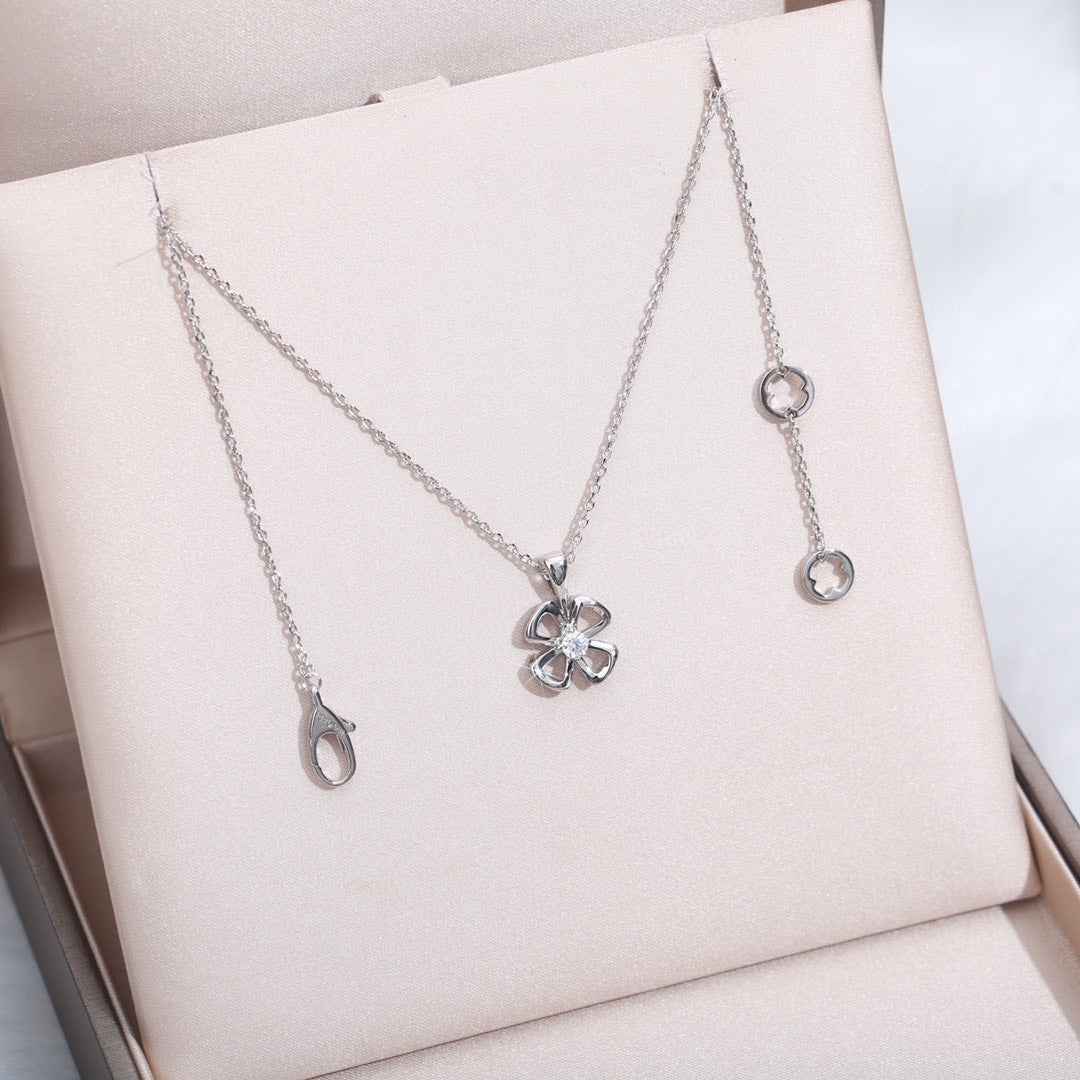 [Kismet Jewels ]FIOREVER NECKLACE DIAMOND CENTER